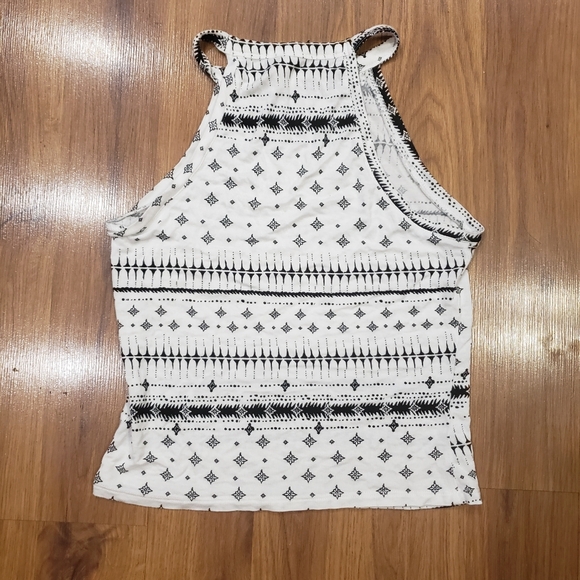 Patterned Fitted Tank Top! - Picture 3 of 3